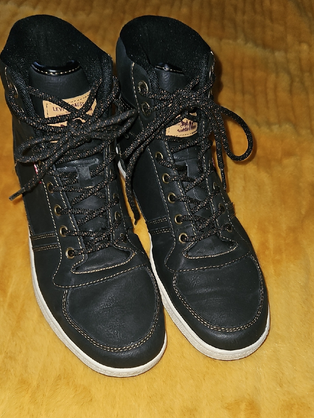 Levi's Black Lace-Up Mens Ankle Boots with Contrast Stitching